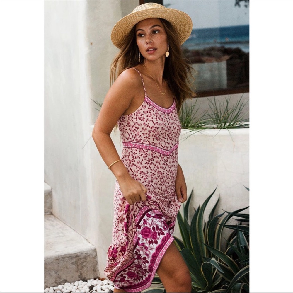 BOHEMIAN FLORAL PRINT MAXI DRESS - Picture 2 of 6